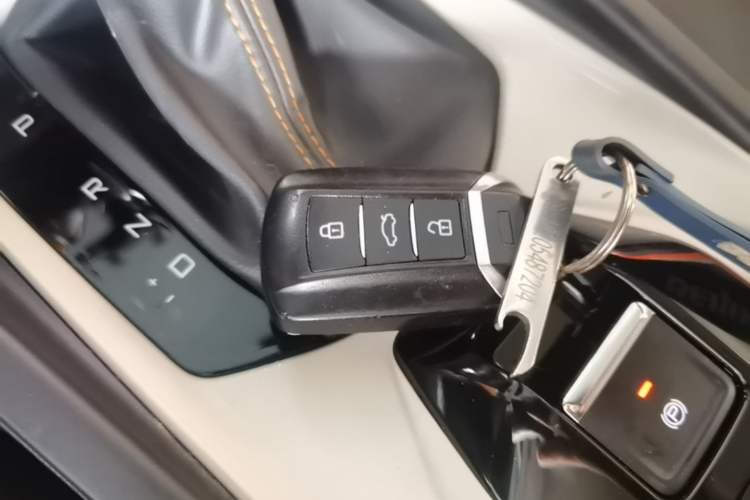 Used Dongfeng Aeolus Yixuan 2023 Mach Edition 1.5L Automatic Chasing Wind Version Vehicle Key