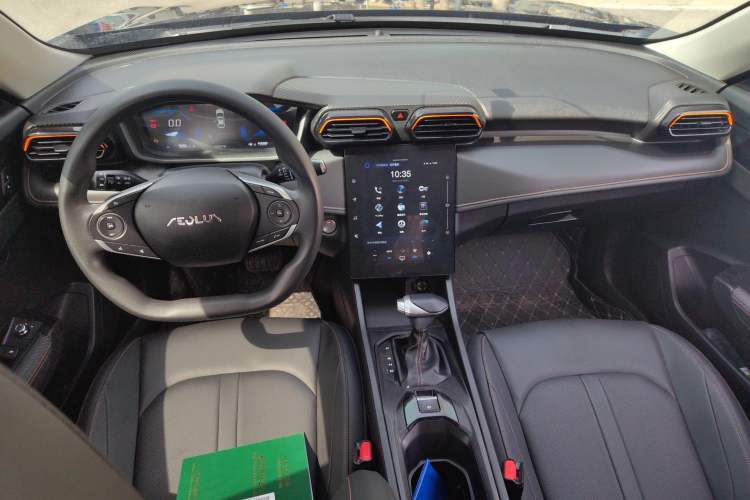 Used Dongfeng Aeolus Yixuan 2024 1.5L Automatic JingSu Edition Center Console