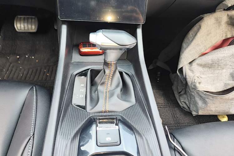 Used Dongfeng Aeolus Yixuan 2024 1.5T Automatic Jingqing Edition Gear Lever
