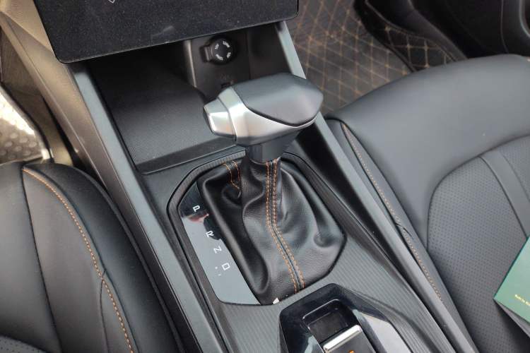 Used Dongfeng Aeolus Yixuan 2024 1.5L Automatic JingSu Edition Gear Lever