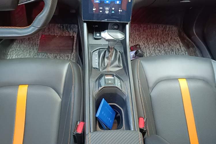 Used Dongfeng Aeolus Yixuan 2024 1.5T Automatic Jingqing Edition Gear Lever