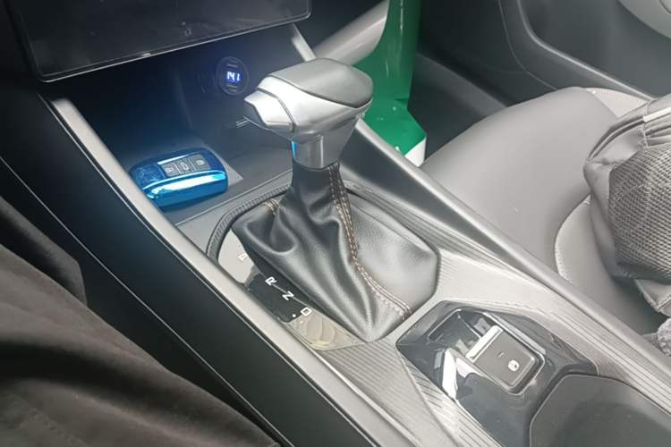 Used Dongfeng Aeolus Yixuan 2024 1.5L Automatic JingSu Edition Gear Lever