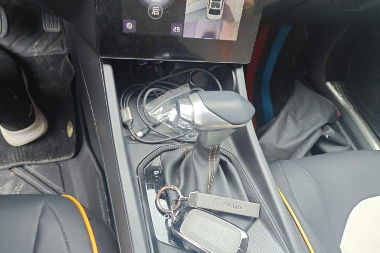 Used Dongfeng Aeolus Yixuan 2024 1.5L Automatic JingSu Edition Gear Lever
