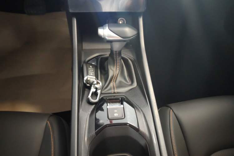 Used Dongfeng Aeolus Yixuan 2024 1.5L Automatic JingSu Edition Gear Lever