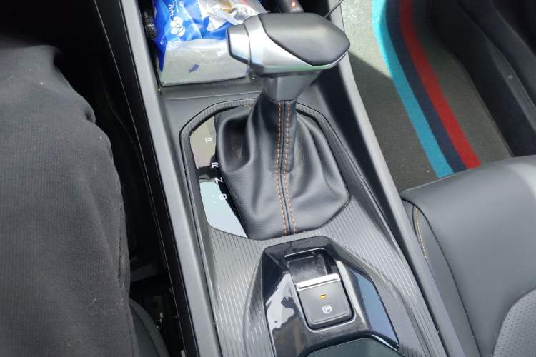 Used Dongfeng Aeolus Yixuan 2024 1.5L Automatic JingSu Edition Gear Lever