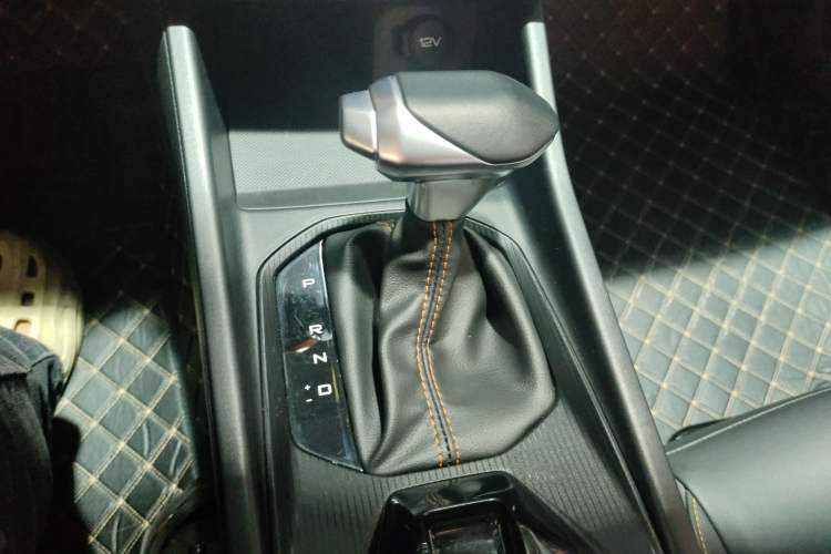 Used Dongfeng Aeolus Yixuan 2024 1.5L Automatic JingSu Edition Gear Lever