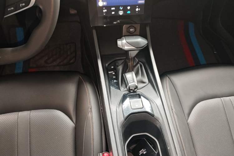 Used Dongfeng Aeolus Yixuan 2024 1.5L Automatic JingSu Edition Gear Lever