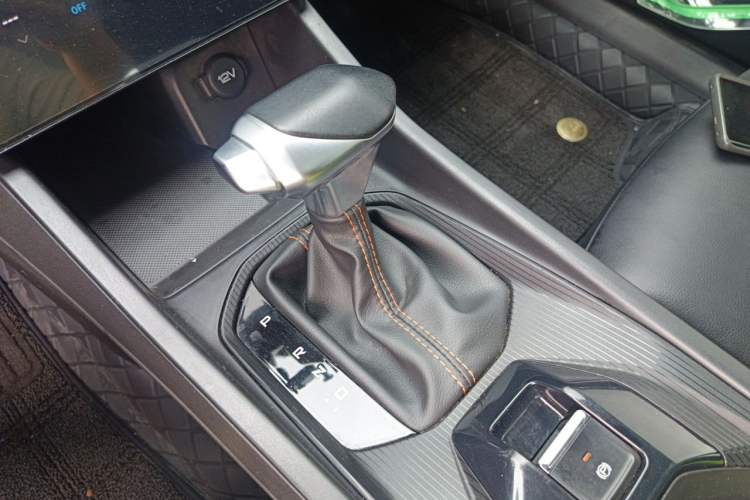 Used Dongfeng Aeolus Yixuan 2024 1.5T Automatic Jingqing Edition Gear Lever