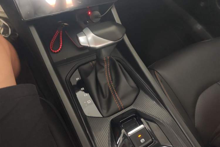Used Dongfeng Aeolus Yixuan 2024 1.5L Automatic JingSu Edition Gear Lever