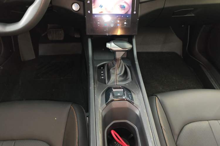 Used Dongfeng Aeolus Yixuan 2024 1.5L Automatic JingSu Edition Gear Lever