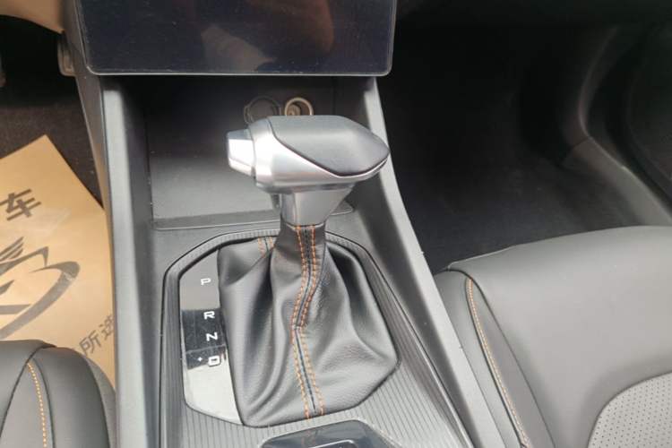 Used Dongfeng Aeolus Yixuan 2024 1.5L Automatic JingSu Edition Gear Lever