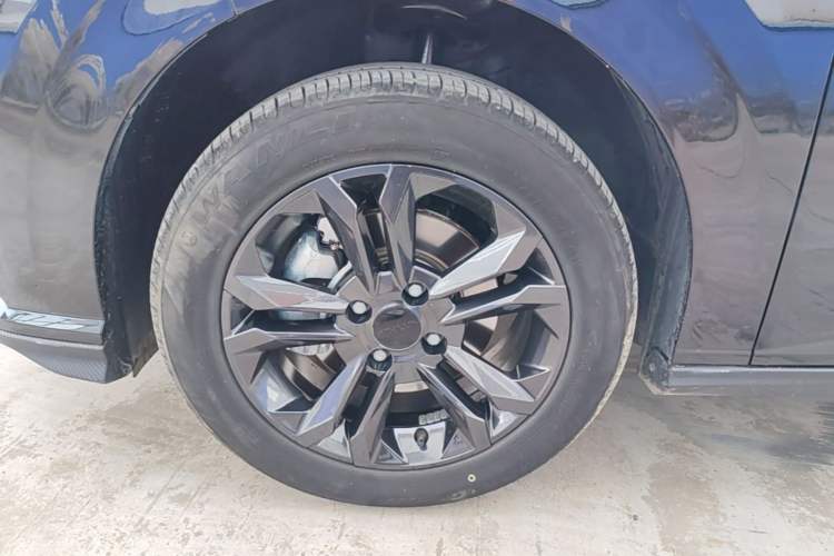 Used Dongfeng Aeolus Yixuan 2024 1.5L Automatic JingSu Edition Left Front Wheel Hub