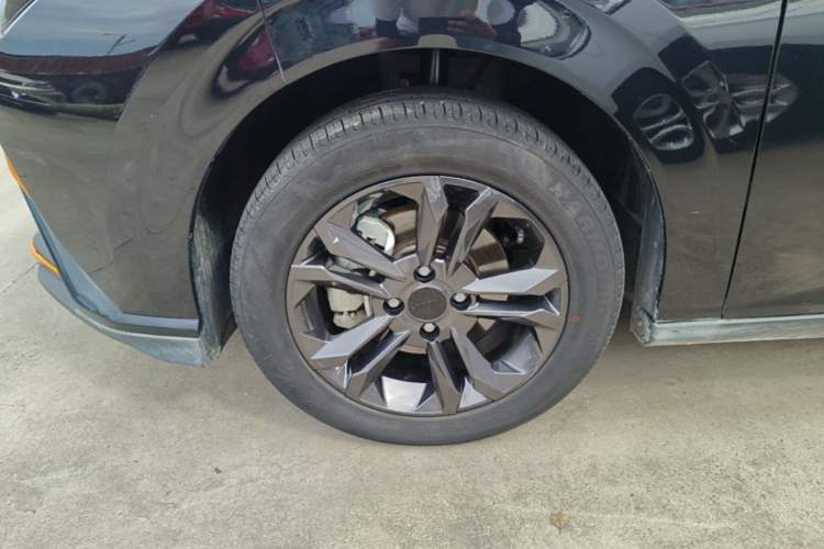 Used Dongfeng Aeolus Yixuan 2024 1.5L Automatic JingSu Edition Left Front Wheel Hub