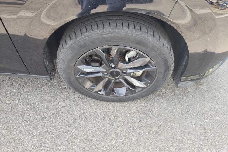 Used Dongfeng Aeolus Yixuan 2024 1.5L Automatic JingSu Edition Right Front Wheel Hub