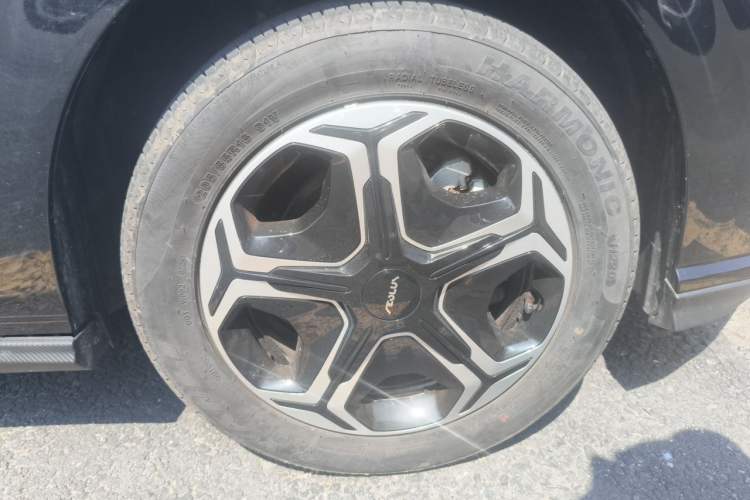 Used Dongfeng Aeolus Yixuan 2024 1.5L Automatic JingSu Edition Right Front Wheel Hub