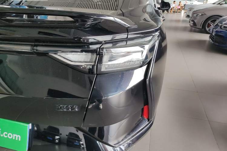 Used Dongfeng Aeolus Yixuan 2024 1.5L Automatic JingSu Edition Right Rear Taillight