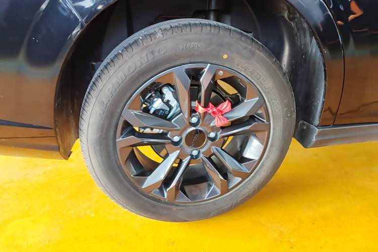 Used Dongfeng Aeolus Yixuan 2024 1.5L Automatic JingSu Edition Right Rear Wheel Hub