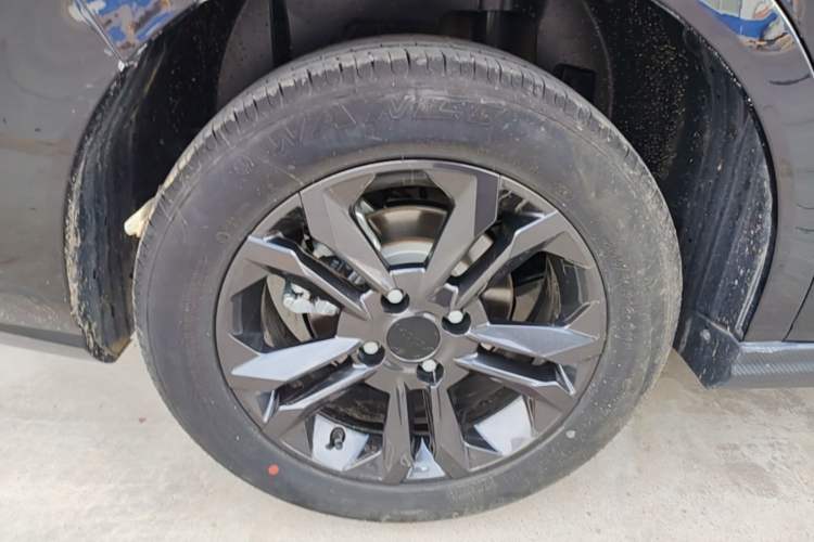 Used Dongfeng Aeolus Yixuan 2024 1.5L Automatic JingSu Edition Right Rear Wheel Hub