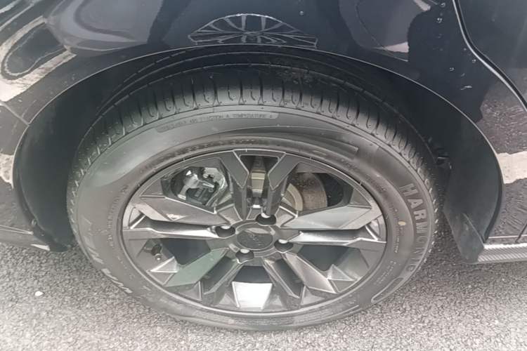 Used Dongfeng Aeolus Yixuan 2024 1.5L Automatic JingSu Edition Right Rear Wheel Hub