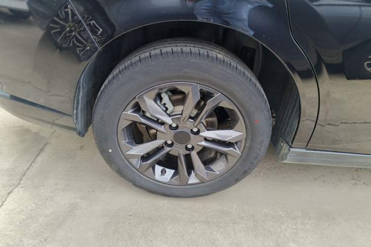 Used Dongfeng Aeolus Yixuan 2024 1.5L Automatic JingSu Edition Right Rear Wheel Hub