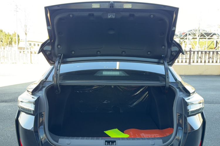 Used Dongfeng Aeolus Yixuan 2024 1.5L Automatic JingSu Edition Trunk
