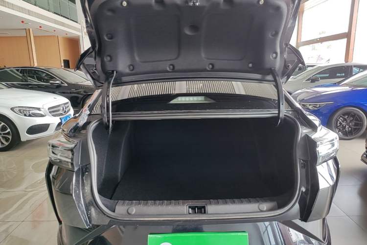 Used Dongfeng Aeolus Yixuan 2024 1.5L Automatic JingSu Edition Trunk