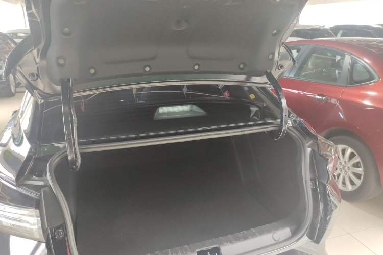 Used Dongfeng Aeolus Yixuan 2024 1.5L Automatic JingSu Edition Trunk