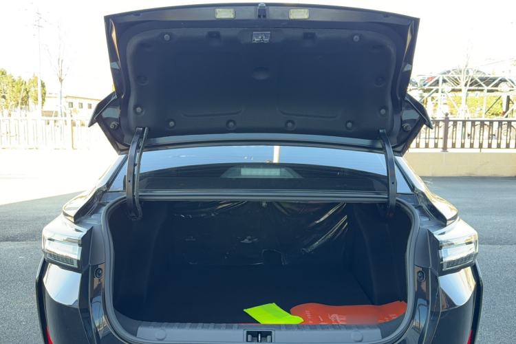 Used Dongfeng Aeolus Yixuan 2024 1.5L Automatic JingSu Edition Trunk