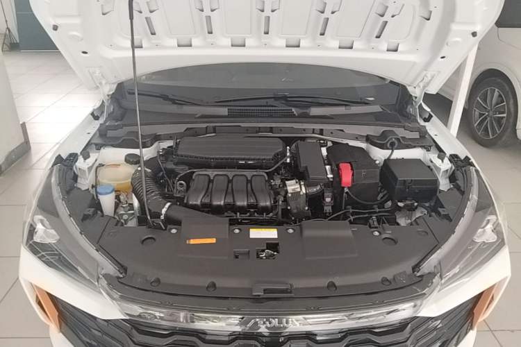 Used Dongfeng Aeolus Yixuan 2024 1.5L Automatic JingSu Edition Engine Bay