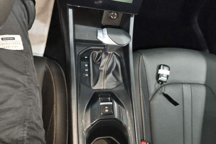 Used Dongfeng Aeolus Yixuan 2024 1.5L Automatic JingSu Edition Gear Lever