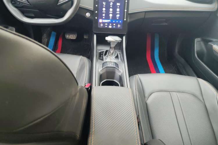Used Dongfeng Aeolus Yixuan 2024 1.5L Automatic JingSu Edition Gear Lever