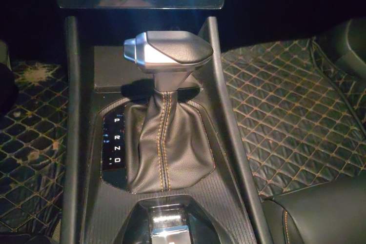 Used Dongfeng Aeolus Yixuan 2024 1.5L Automatic JingSu Edition Gear Lever