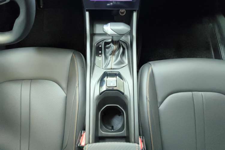 Used Dongfeng Aeolus Yixuan 2024 1.5L Automatic JingSu Edition Gear Lever