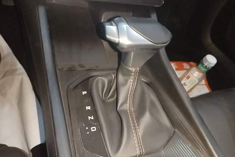 Used Dongfeng Aeolus Yixuan 2024 1.5L Automatic JingSu Edition Gear Lever