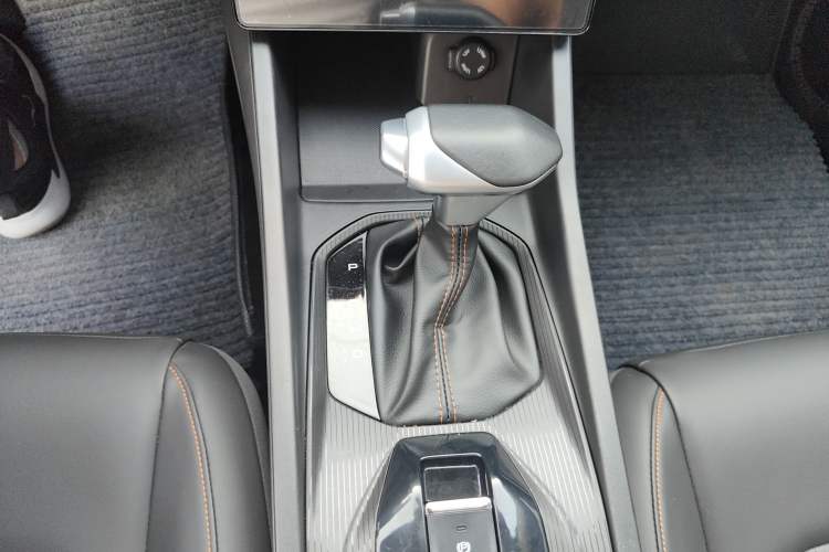 Used Dongfeng Aeolus Yixuan 2024 1.5L Automatic JingSu Edition Gear Lever