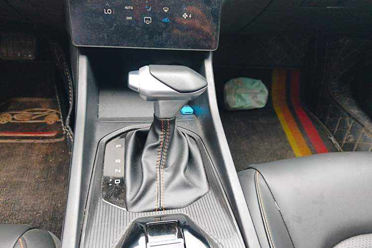 Used Dongfeng Aeolus Yixuan 2024 1.5L Automatic JingSu Edition Gear Lever