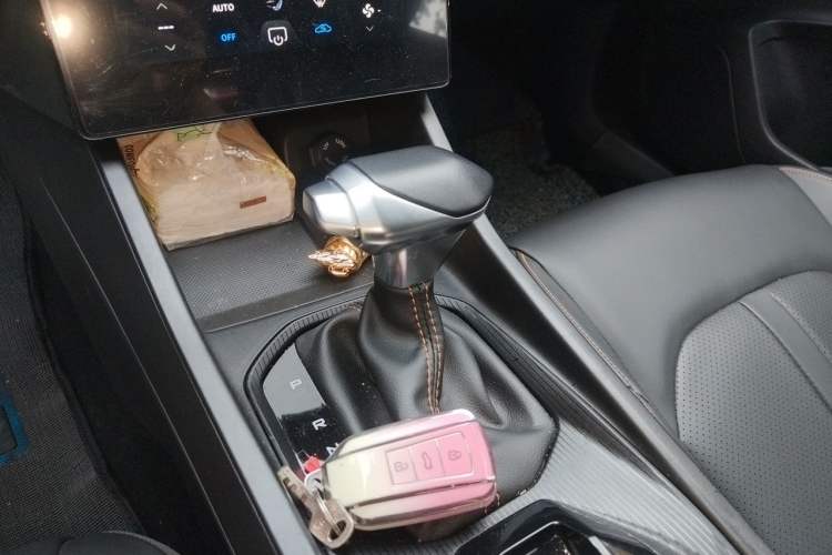 Used Dongfeng Aeolus Yixuan 2024 1.5L Automatic JingSu Edition Gear Lever
