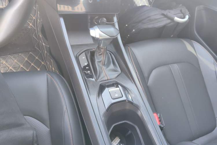 Used Dongfeng Aeolus Yixuan 2024 1.5L Automatic JingSu Edition Gear Lever
