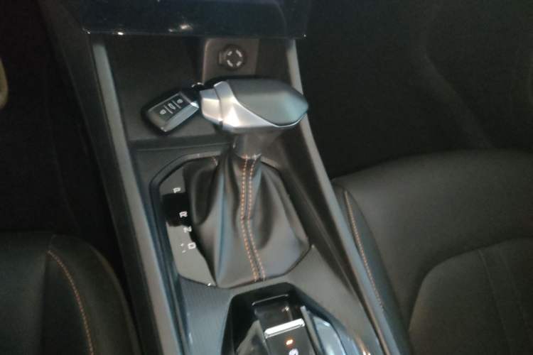 Used Dongfeng Aeolus Yixuan 2024 1.5L Automatic JingSu Edition Gear Lever