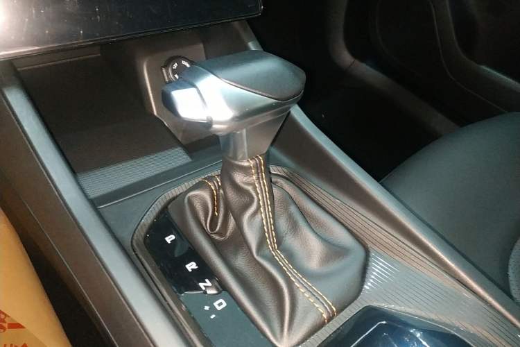 Used Dongfeng Aeolus Yixuan 2024 1.5L Automatic JingSu Edition Gear Lever