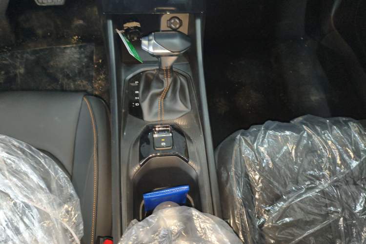 Used Dongfeng Aeolus Yixuan 2024 1.5L Automatic JingSu Edition Gear Lever