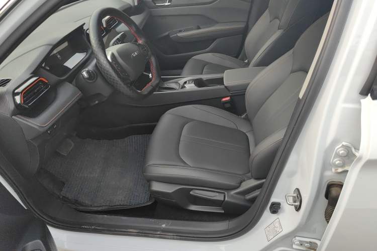 Used Dongfeng Aeolus Yixuan 2024 1.5L Automatic JingSu Edition Interior 2