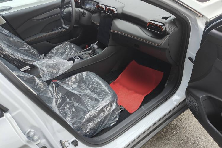 Used Dongfeng Aeolus Yixuan 2024 1.5L Automatic JingSu Edition Interior 3