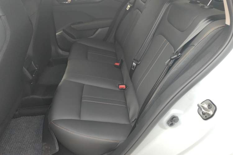Used Dongfeng Aeolus Yixuan 2024 1.5L Automatic JingSu Edition Interior 4