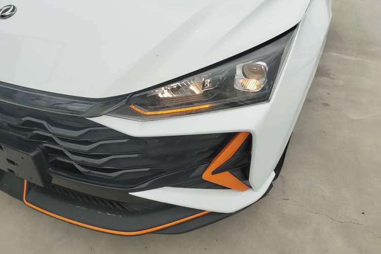 Used Dongfeng Aeolus Yixuan 2024 1.5L Automatic JingSu Edition Left Front Headlight
