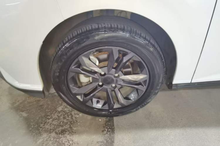 Used Dongfeng Aeolus Yixuan 2024 1.5L Automatic JingSu Edition Left Front Wheel Hub