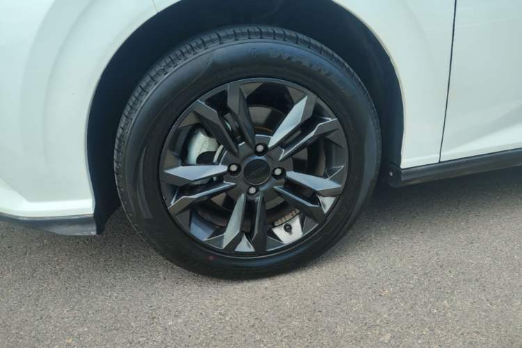 Used Dongfeng Aeolus Yixuan 2024 1.5L Automatic JingSu Edition Left Front Wheel Hub
