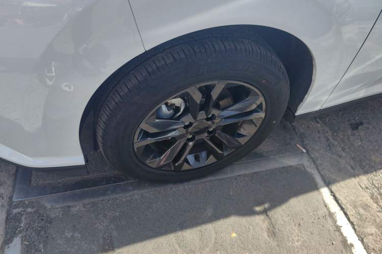 Used Dongfeng Aeolus Yixuan 2024 1.5L Automatic JingSu Edition Left Front Wheel Hub