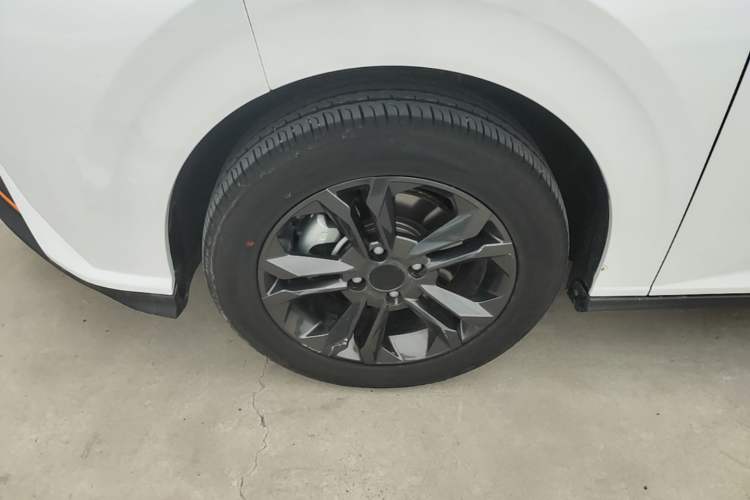 Used Dongfeng Aeolus Yixuan 2024 1.5L Automatic JingSu Edition Left Front Wheel Hub