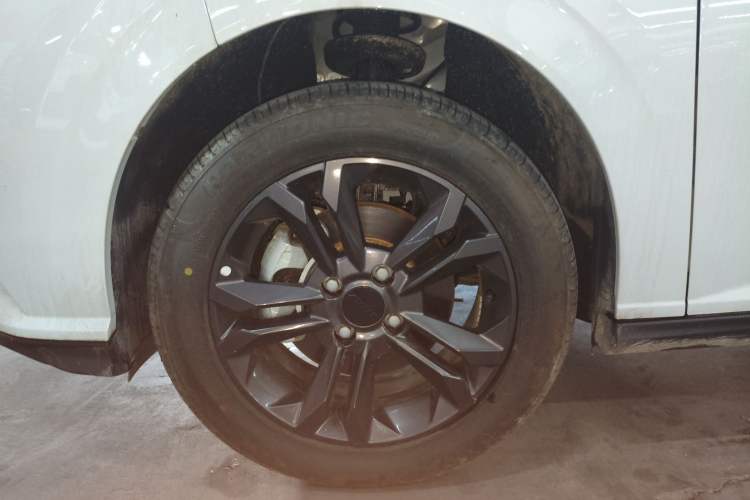 Used Dongfeng Aeolus Yixuan 2024 1.5L Automatic JingSu Edition Left Front Wheel Hub
